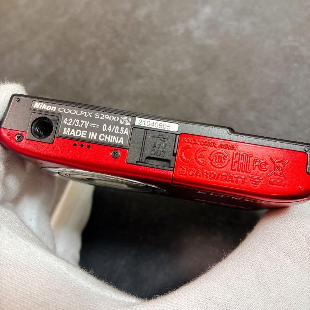 ニコン COOLPIX S2900 レッド 薄型コンデジ カメラ 充電器付き