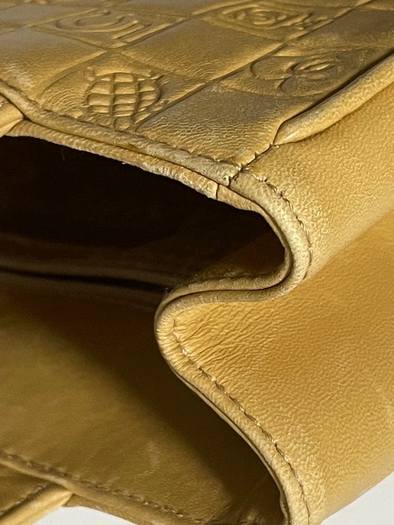 CHANEL エンボス トートバッグ ベージュ