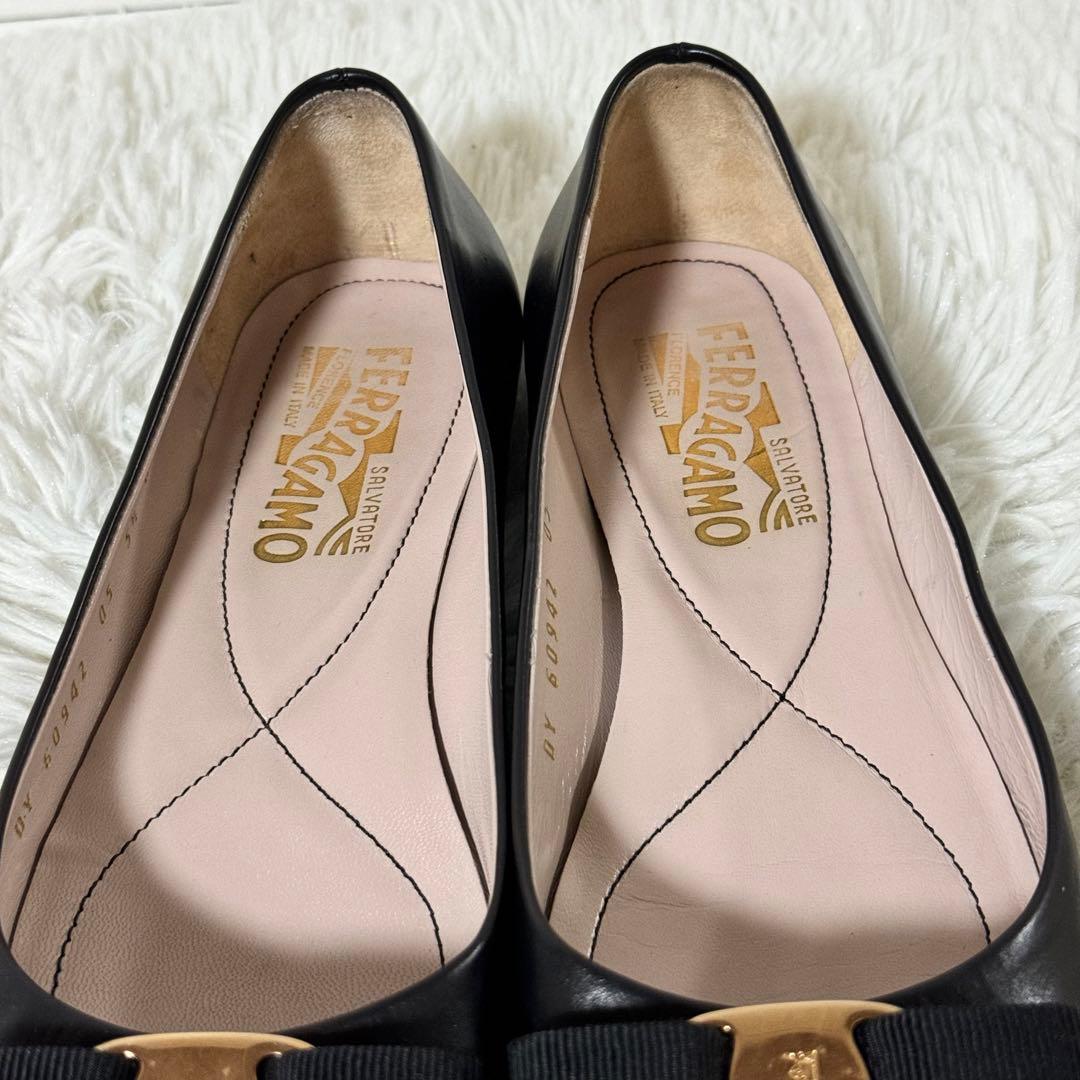 未使用級✨サルヴァトーレフェラガモ　VARINA ヴァリナ　ヴァラ　ブラック　黒