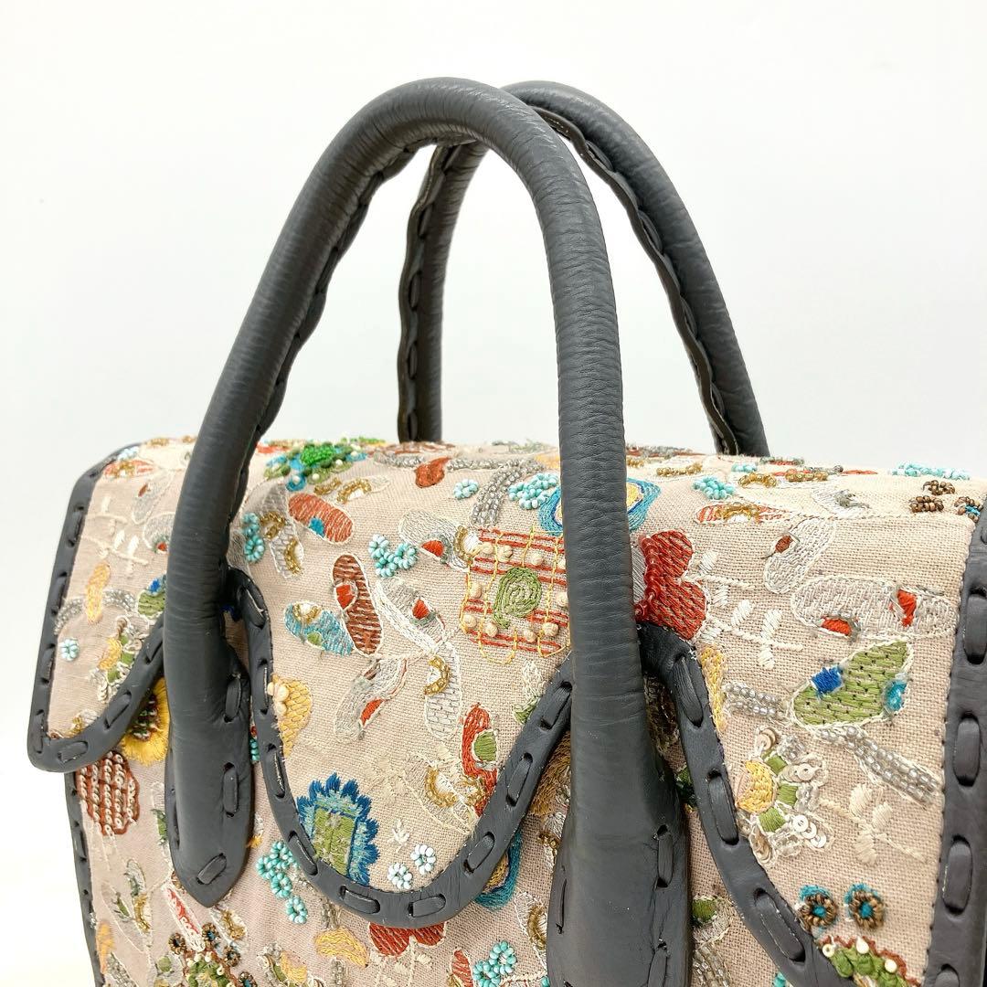【GRACE CONTINENTAL】ハンドバッグ　カービングトライブス　刺繍.