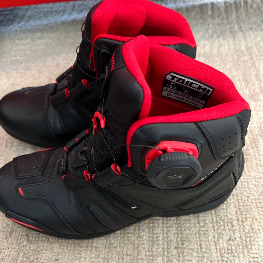 TAICHI バイク用靴 BOAシステム ブラック/レッド