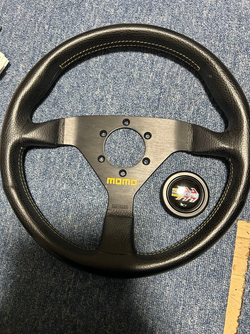 momo ステアリングホイール　ハンドル　ベローチェ