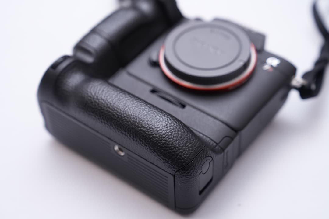 美品SONY α7R III ILCE-7RM3 ＆ VG-C3EM 付属品なし