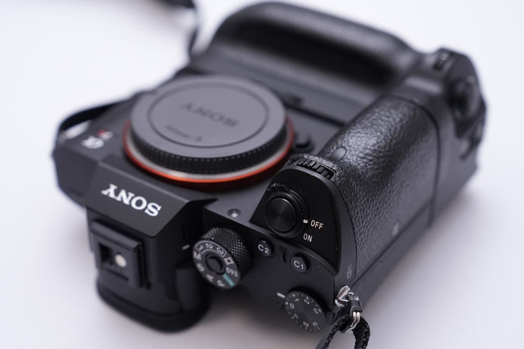 美品SONY α7R III ILCE-7RM3 ＆ VG-C3EM 付属品なし