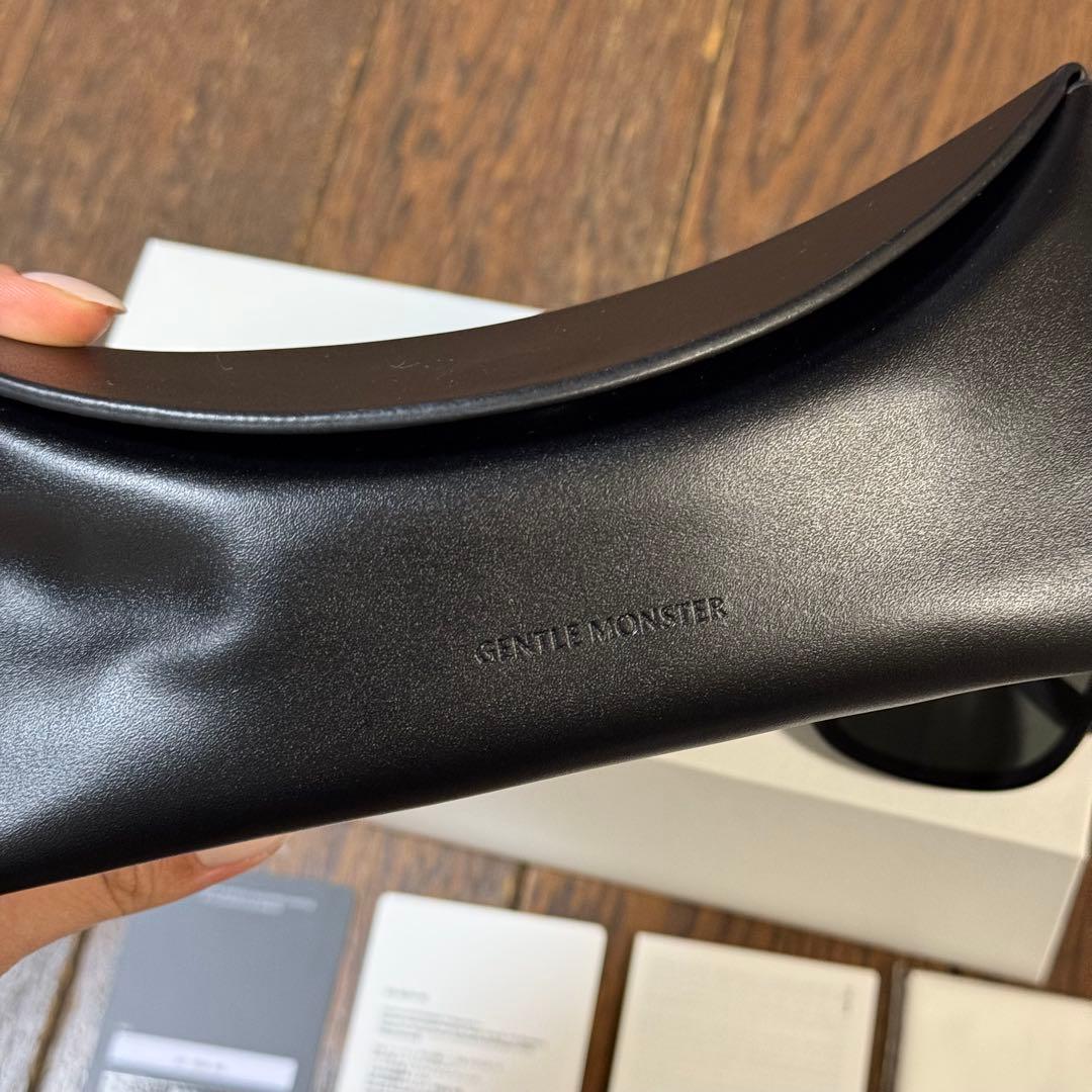 小物 GENTLE MONSTER BY ROW-01