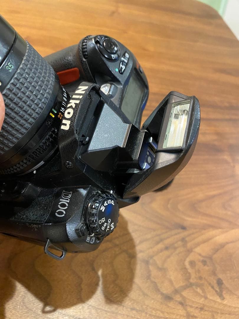 Nikon D100 デジタル一眼　動作品　35-105 マクロ付レンズ