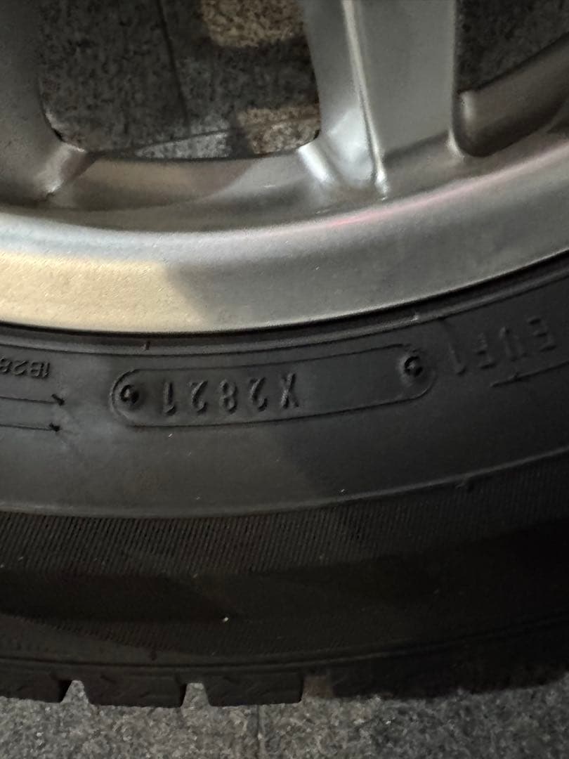 ダンロップ　ウィンターマックス　215/60R16