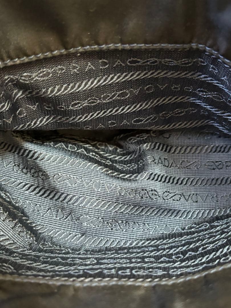 プラダチェーンバッグ　ナイロン　ヴィンテージ