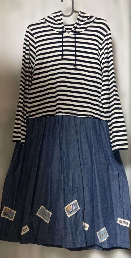 ピンクハウス　フード付きチュニックワンピース　白xネイビー　ボーダー　ワッペン