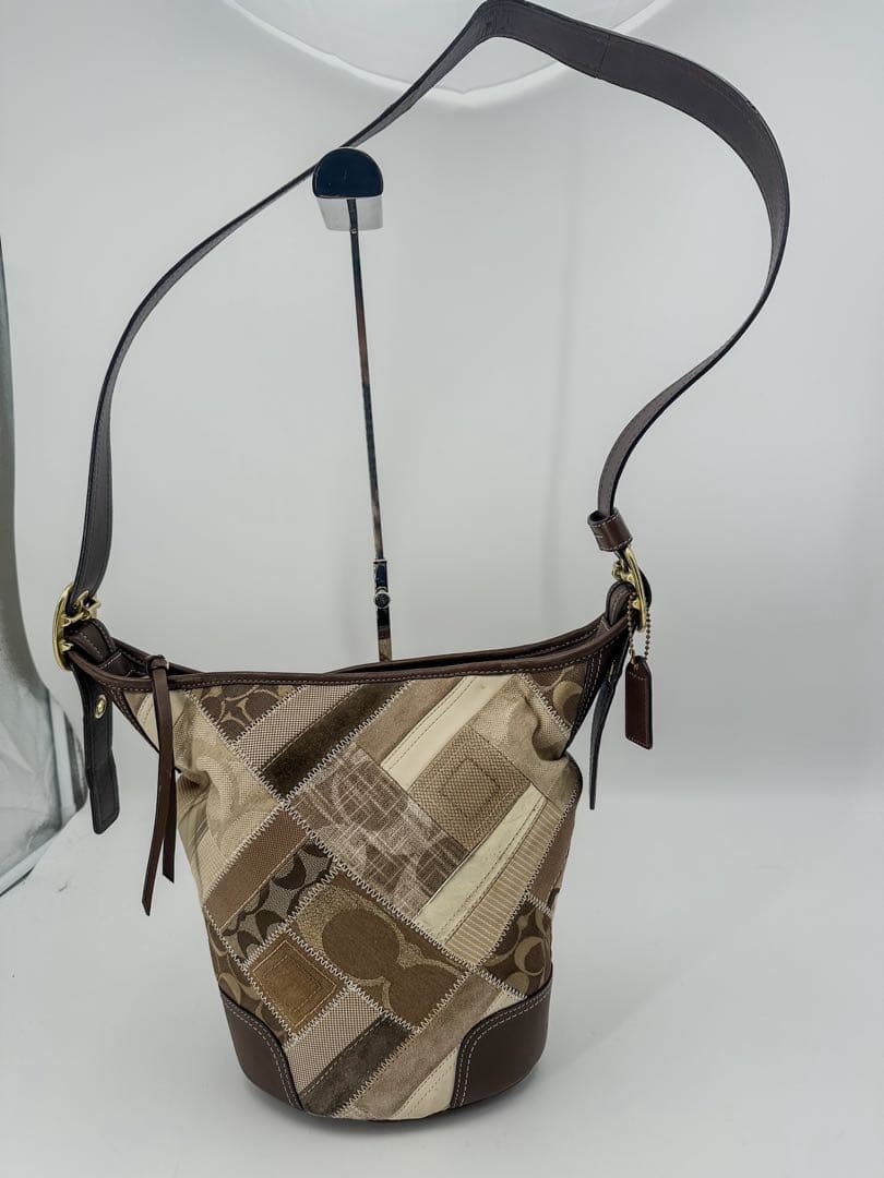 コーチ　パッチワーク　ショルダーバッグ　バケツ型　シグネチャー　ベージュ