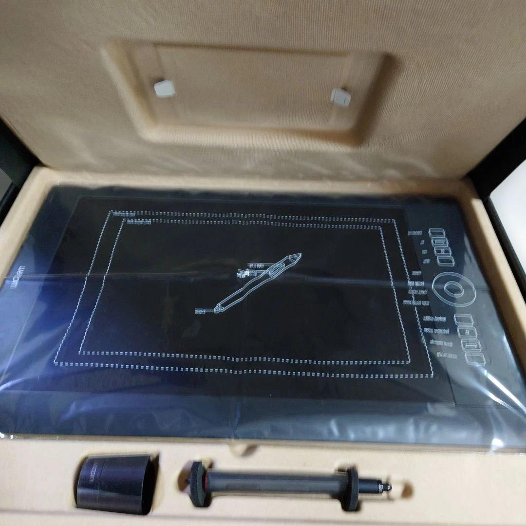 ワコム ペンタブ intuos Pro PTH-851/K1