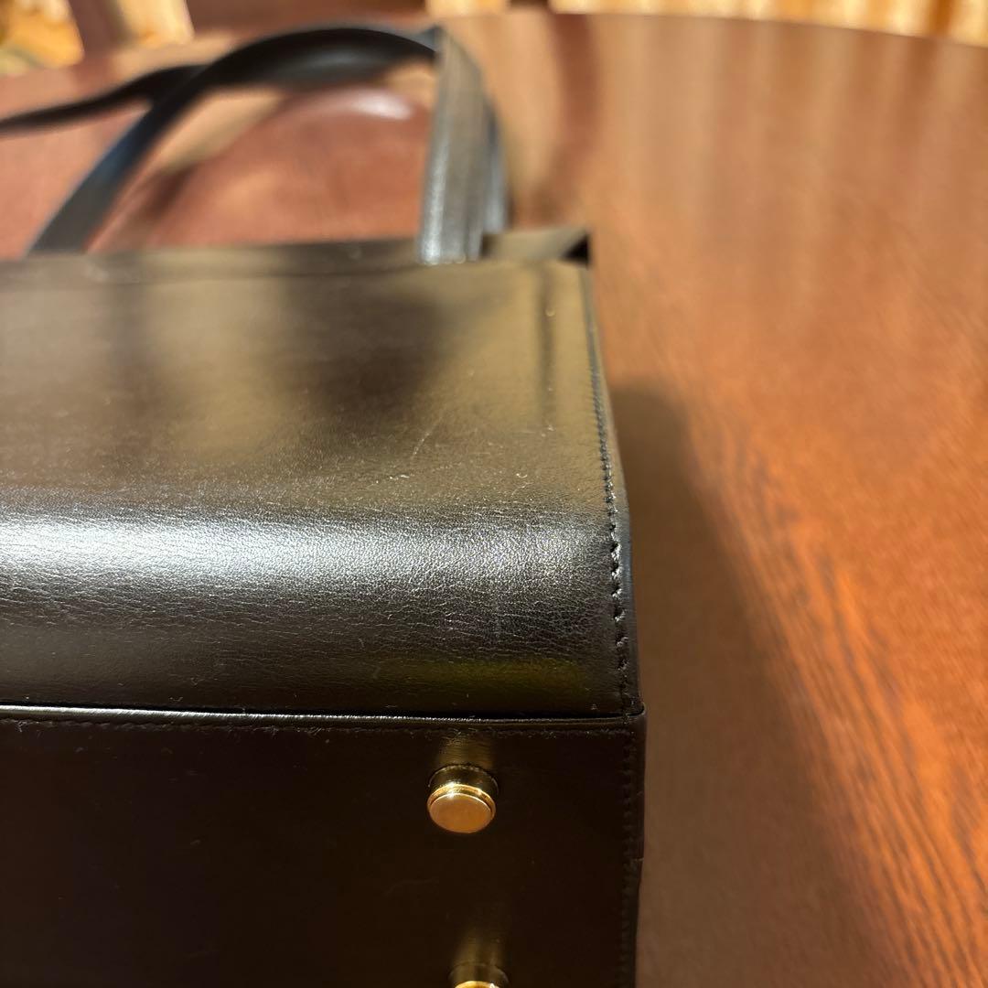 週末セール‼️フェラガモ ヴァラ　ショルダーバッグ　黒　大容量