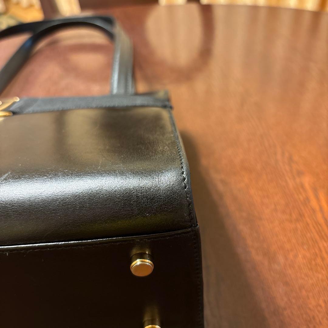 週末セール‼️フェラガモ ヴァラ　ショルダーバッグ　黒　大容量