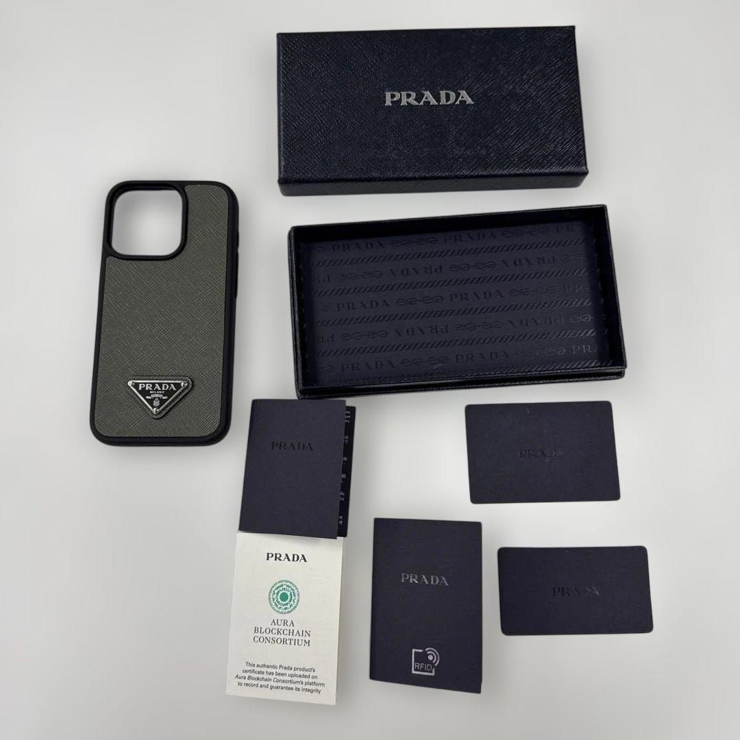 PRADA iPhone15Pro ケース　ダークグリーン