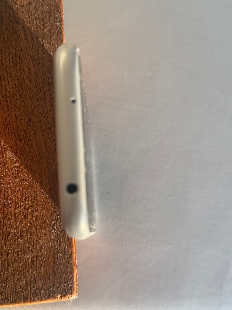 docomo F-52B ホワイト本体 らくらくスマートフォン