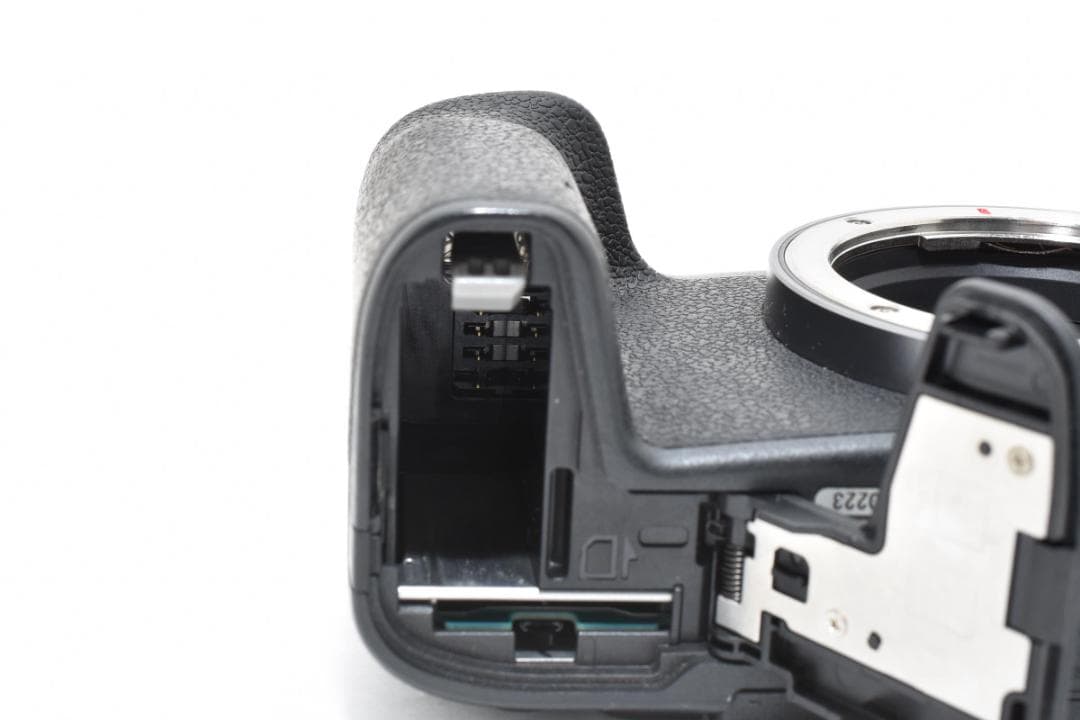 キャノン　Canon EOS R8 ボディ