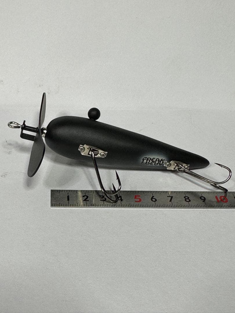 フリークフリーク ブラックトップウォータールアー 10cm