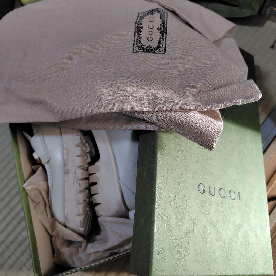 売り切り　GUCCI ホワイト ローファー 蜂刺繍　箱付き