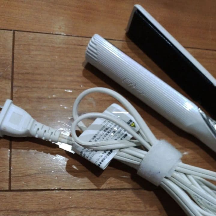 リファ ストレートアイロン ReFa ヘアアイロン　ホワイト