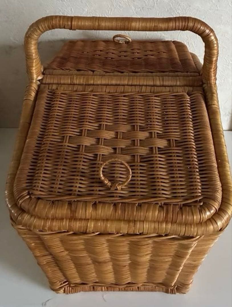 昭和レトロ　籐製 収納バスケット 編み込みデザイン
