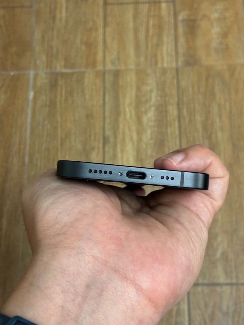 (充電回数9回だけ‼)バッテリー容量100%IPHONE 16e 128GB