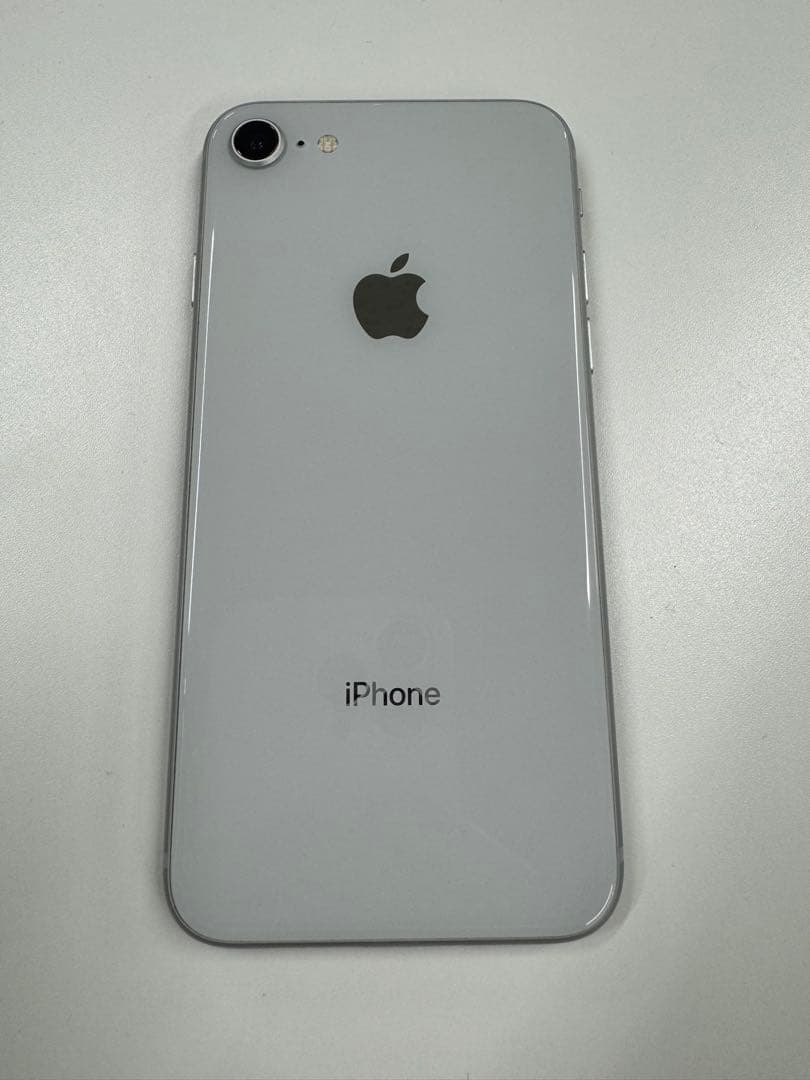 Apple iPhone 8 シルバー 本体　64GB