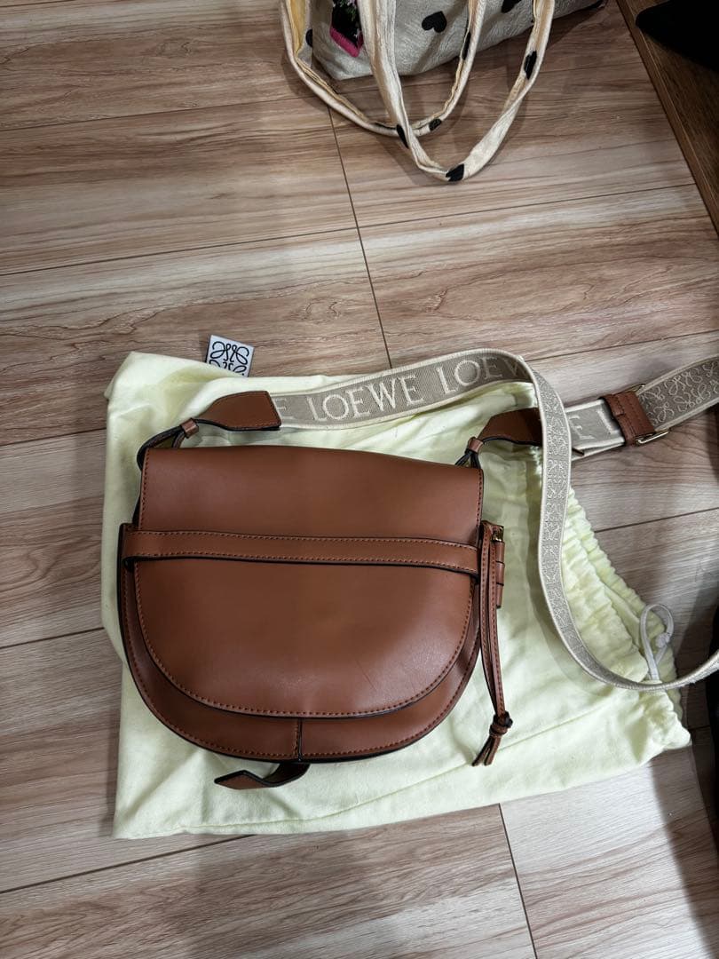 LOEWE ブラウン ショルダーバッグ