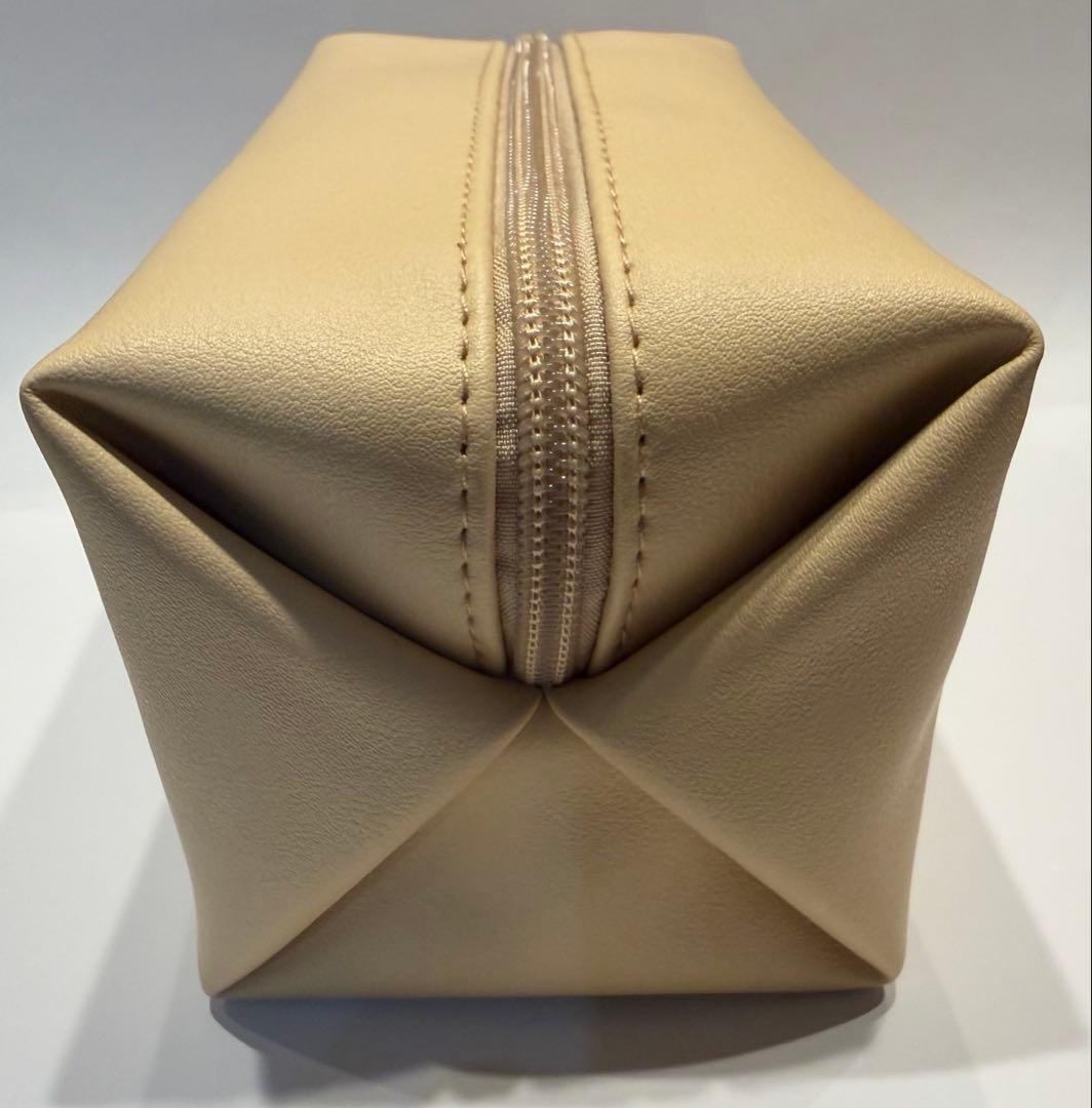 エミレーツ航空ビジネスクラスアメニティポーチ&パジャマ&スリッパの6点セット