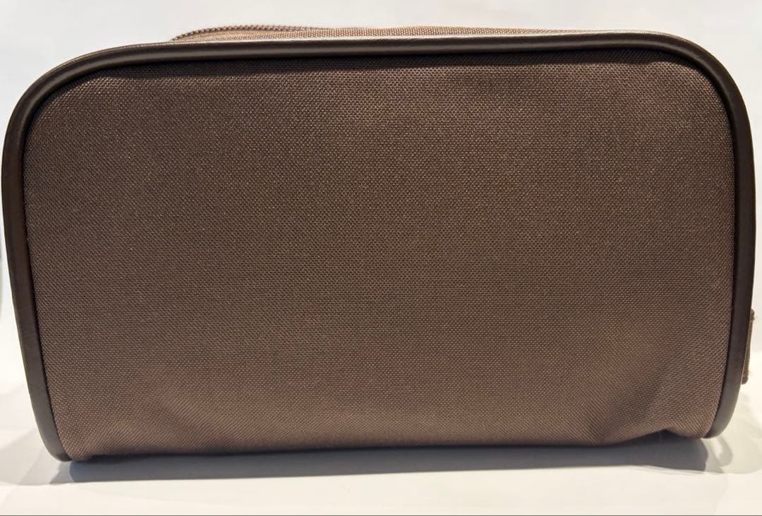 エミレーツ航空ビジネスクラスアメニティポーチ&パジャマ&スリッパの6点セット