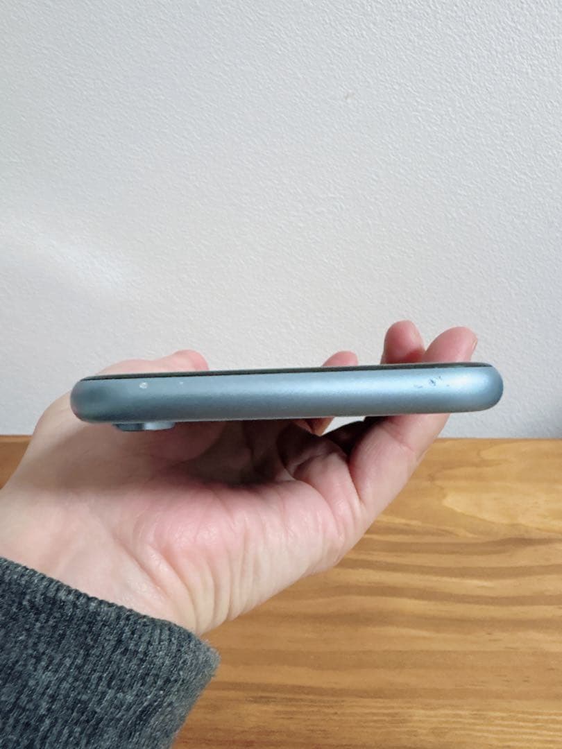 iPhoneXR64GB／本体美品／SIMフリー ※外カメラ不具合あり