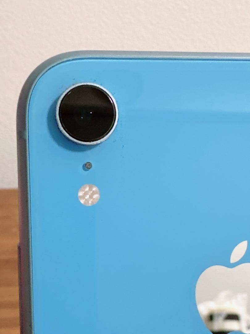 iPhoneXR64GB／本体美品／SIMフリー ※外カメラ不具合あり