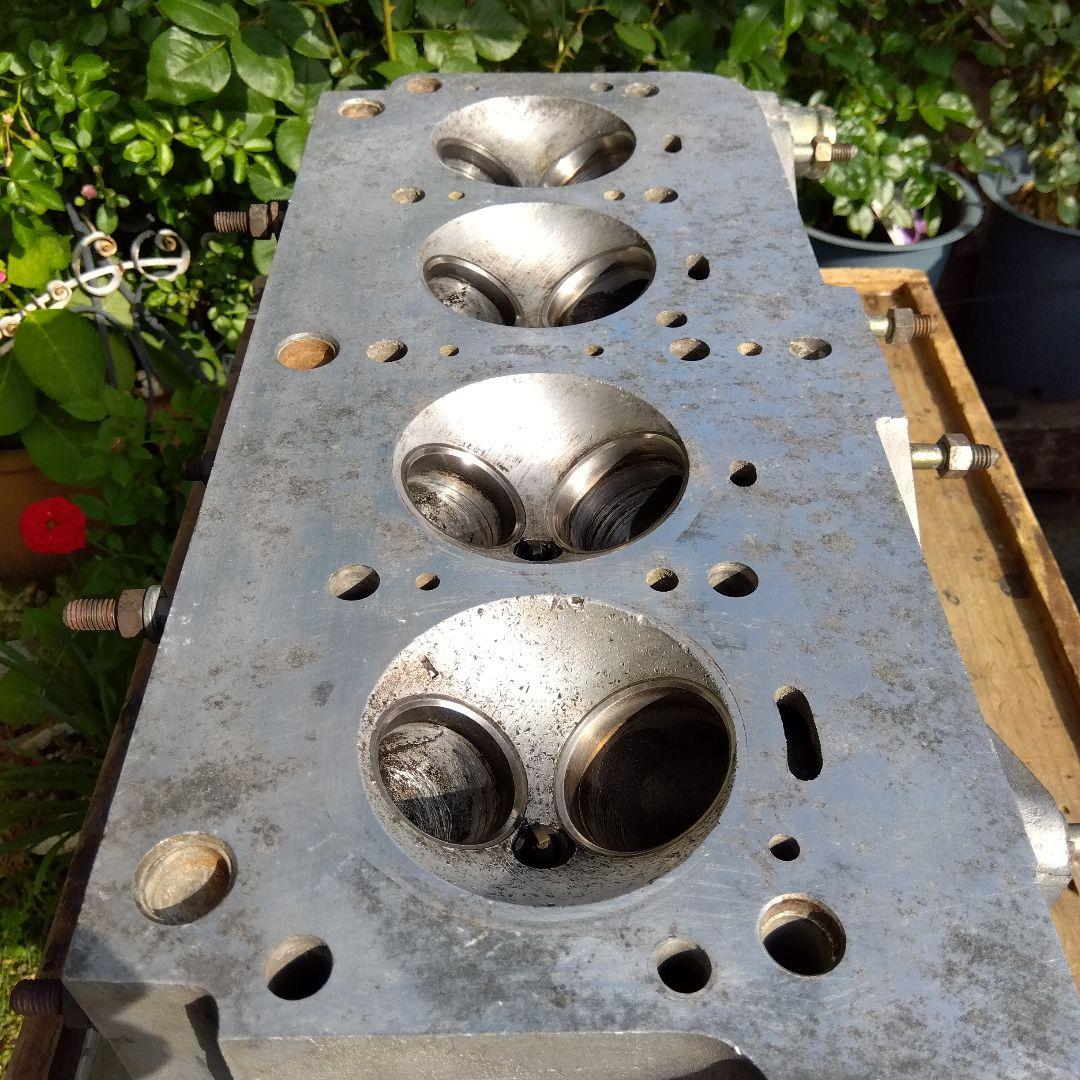 いすゞPFジェミニ シリンダーヘッドとバルブ2本