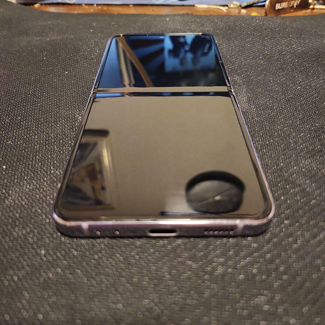 SCG17 Galaxy Z flip4 折りたたみスマートフォン ブラック