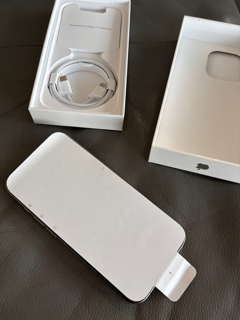 Apple iPhone 15 Pro ナチュラルチタニウム