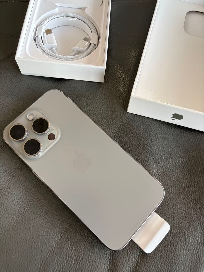 Apple iPhone 15 Pro ナチュラルチタニウム