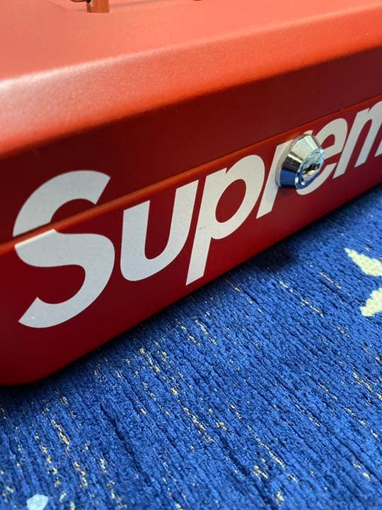 supreme シュプリーム　金庫