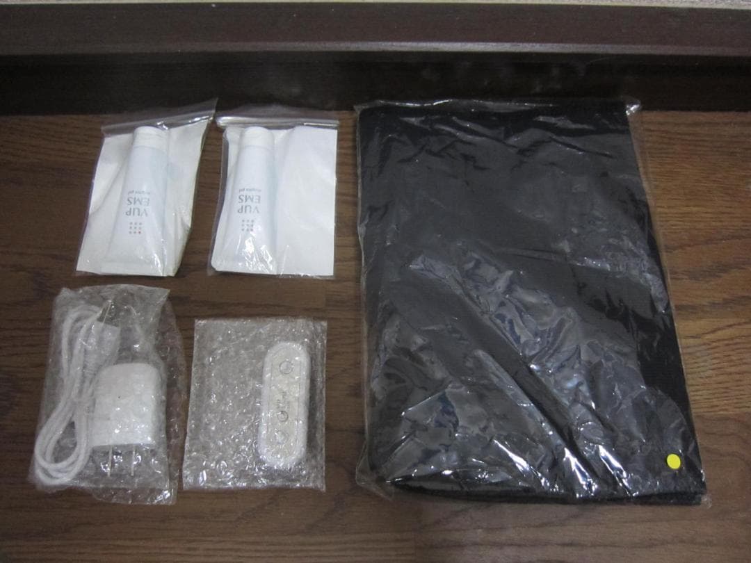 Vアップシェイパー EMSコントローラー マグマジェル付き BK/ブラック 3L