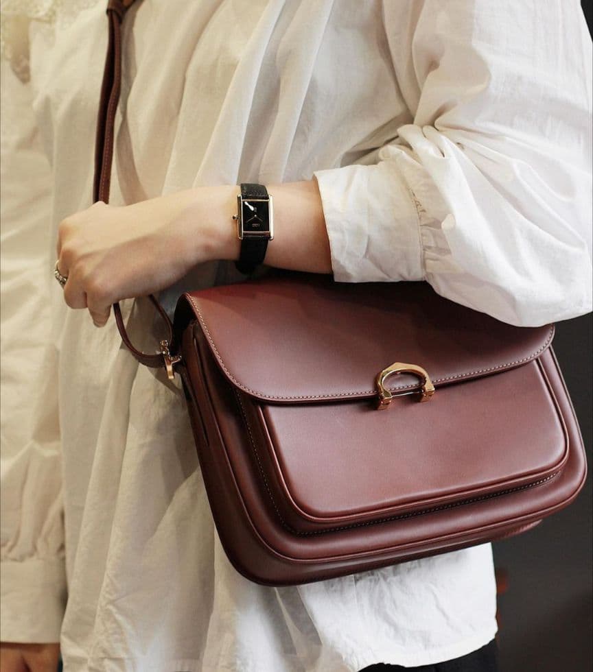 【美品】 カルティエ フラップ ショルダーバッグ Cホック 保存袋付