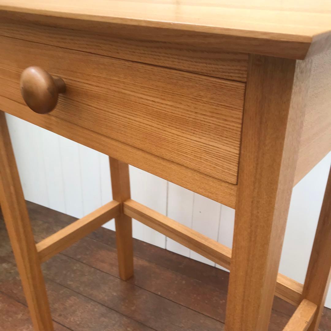 タモ材の机　テーブル