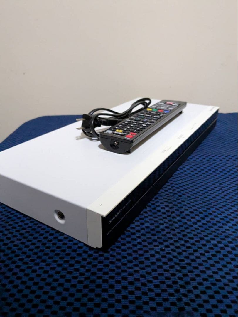 【ラスト値下げ 】SHARP ブルーレイレコーダー リモコン付き　ホワイト