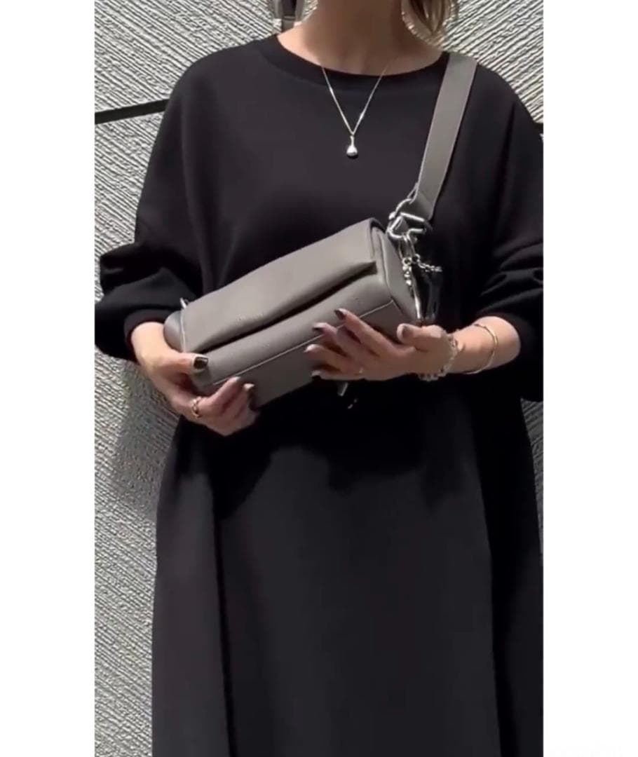 【新品タグ付】BEARDSLEY ミニレザーボディバッグ トープ/グレー系