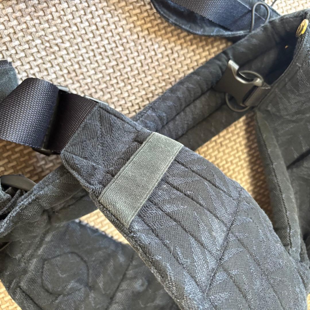 抱っこ紐 黒／artipoppe アーティポッペ