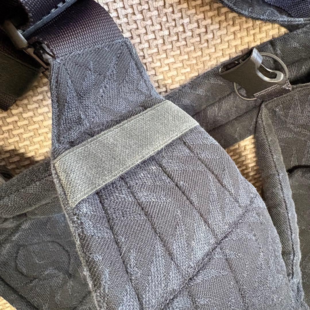 抱っこ紐 黒／artipoppe アーティポッペ