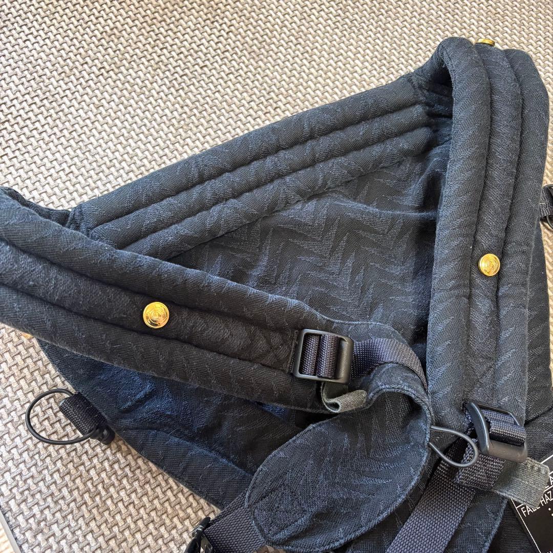 抱っこ紐 黒／artipoppe アーティポッペ