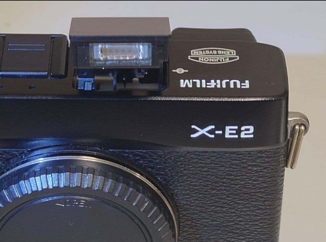 【美品】FUJIFILM X-E2 ボディ 撮影枚数1,000未満 おまけ付き