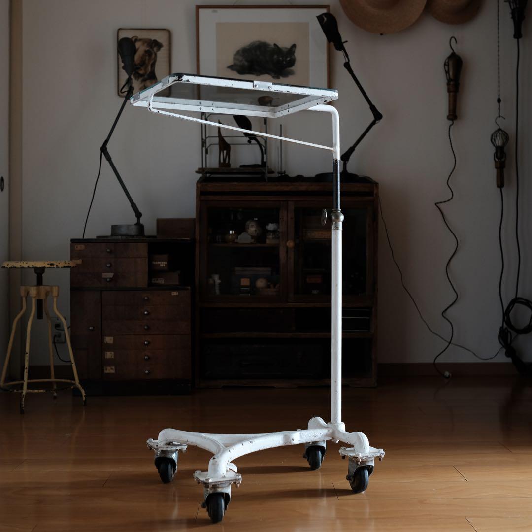 日本昭和時代（1950年頃）HIKARI製の医療用可動テーブル