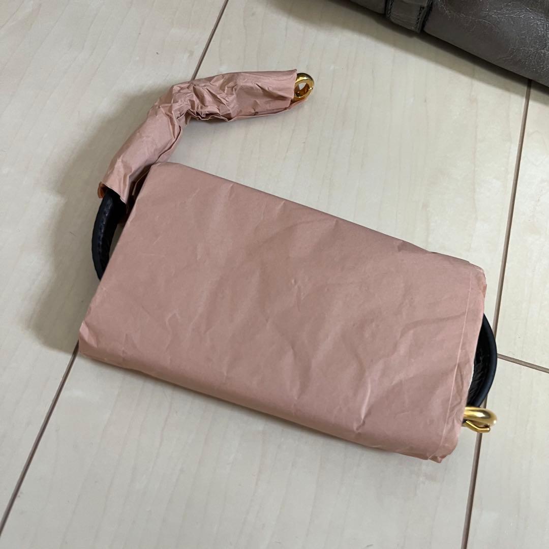 MIU MIU グレー レザー ハンドバッグ