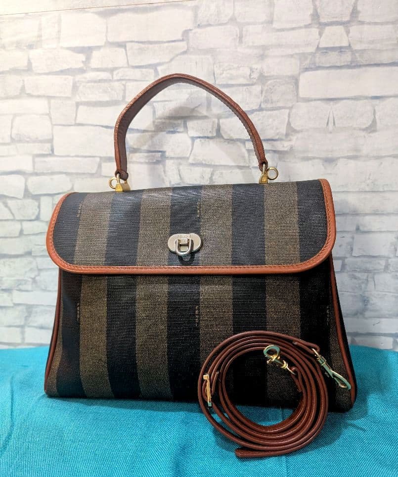 ✨lyn✨♥美品♥フェンディ ハンドバッグ ペカン柄 2way FENDI