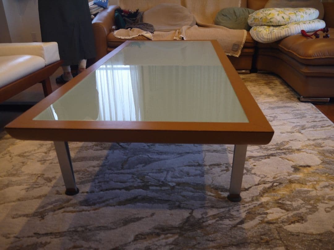 モダンガラスローテーブル