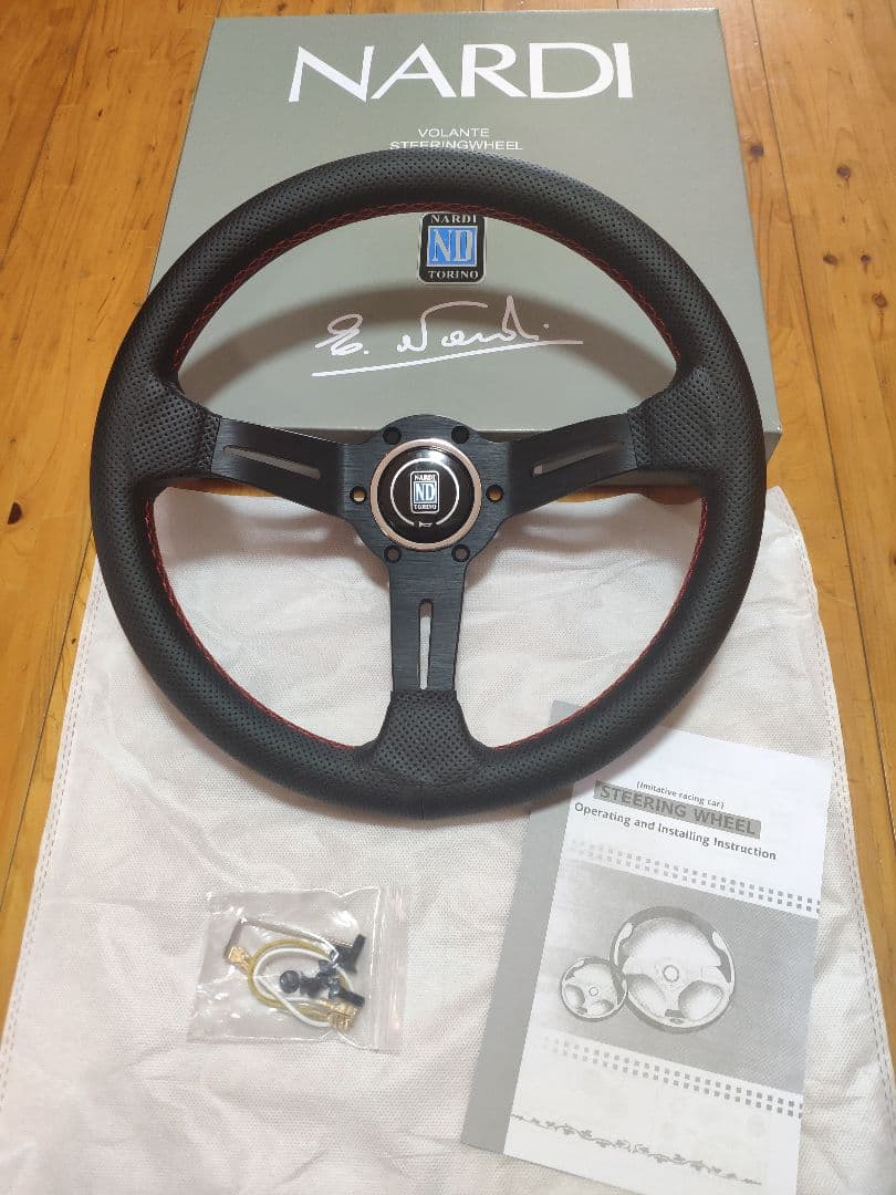 新品・未使用 NARDI パンチ革 ステアリング 13インチ 33cm